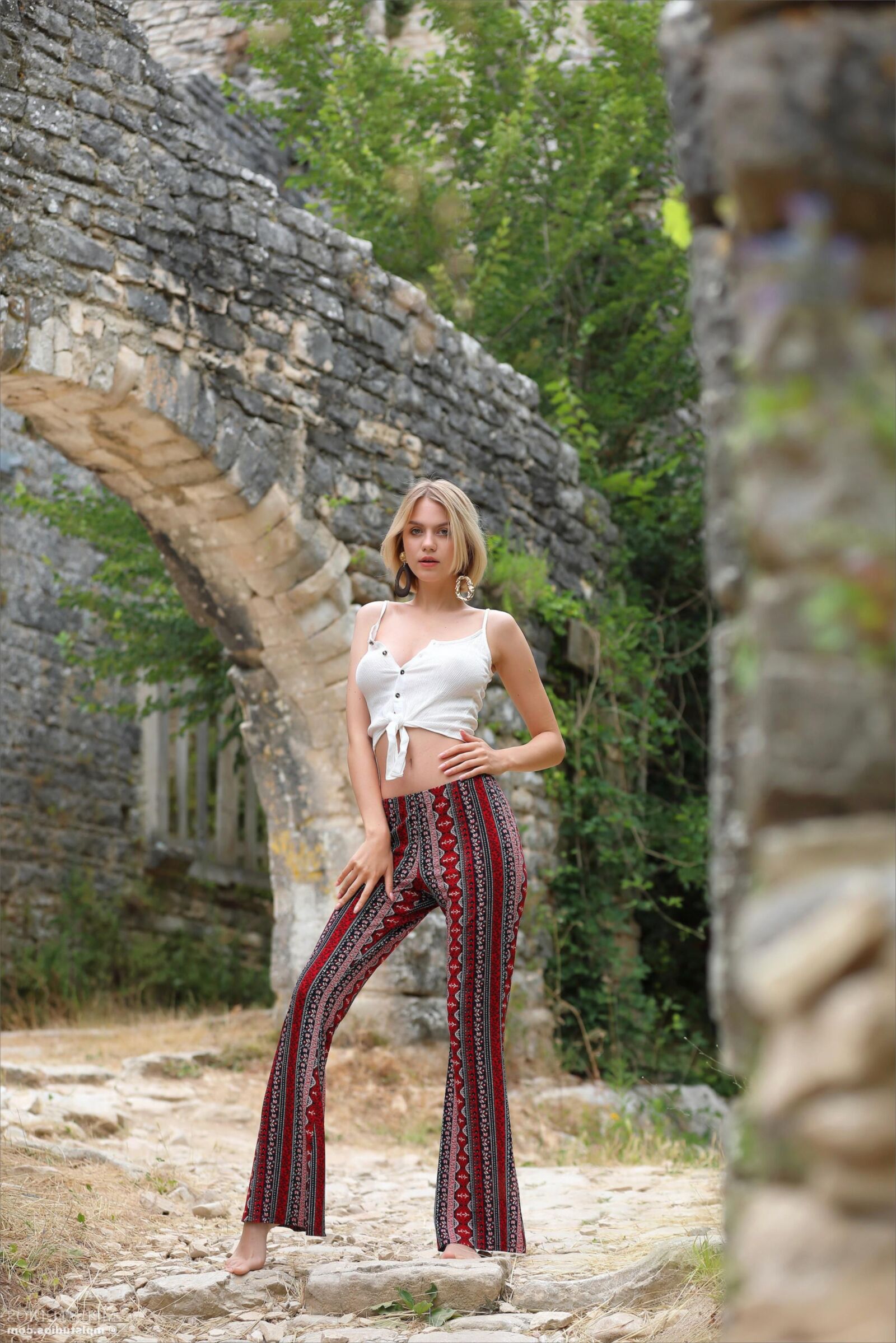 MplStudios Lana Lane explorando as ruínas