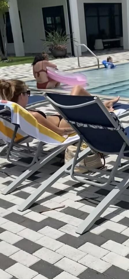 Sexy teen Feet at the pool 