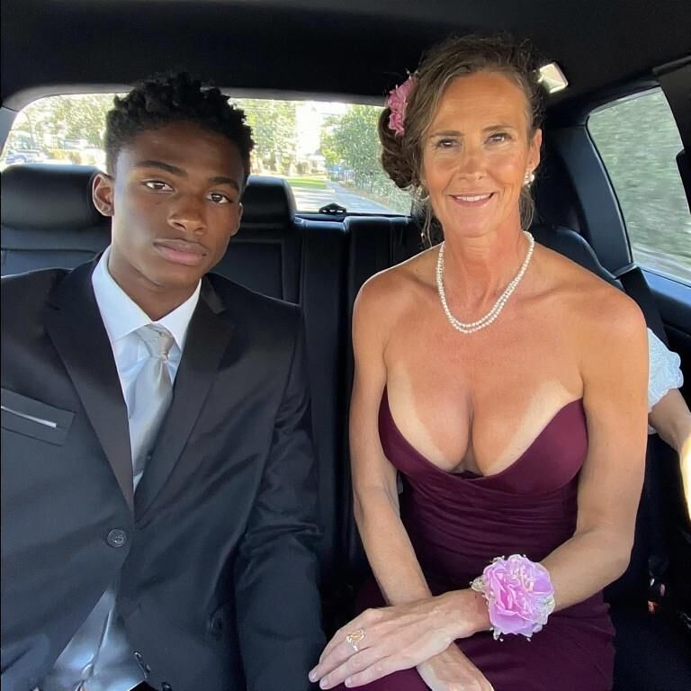 Esposa ou sua mãe indo para o baile (ai)