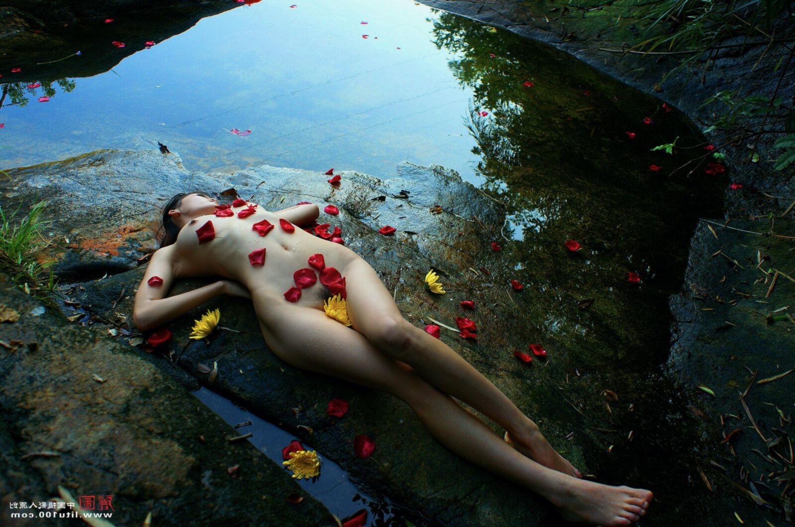 Litu ZHANG M At the lake