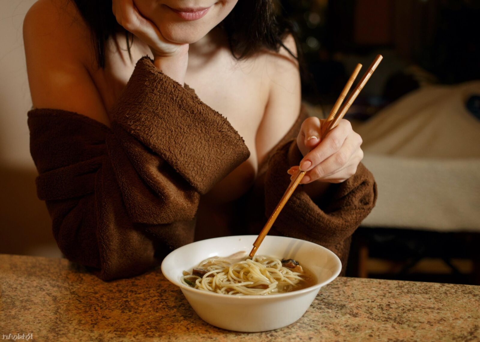 RylskyArt CHANRL FENN Noodles for breakfast
