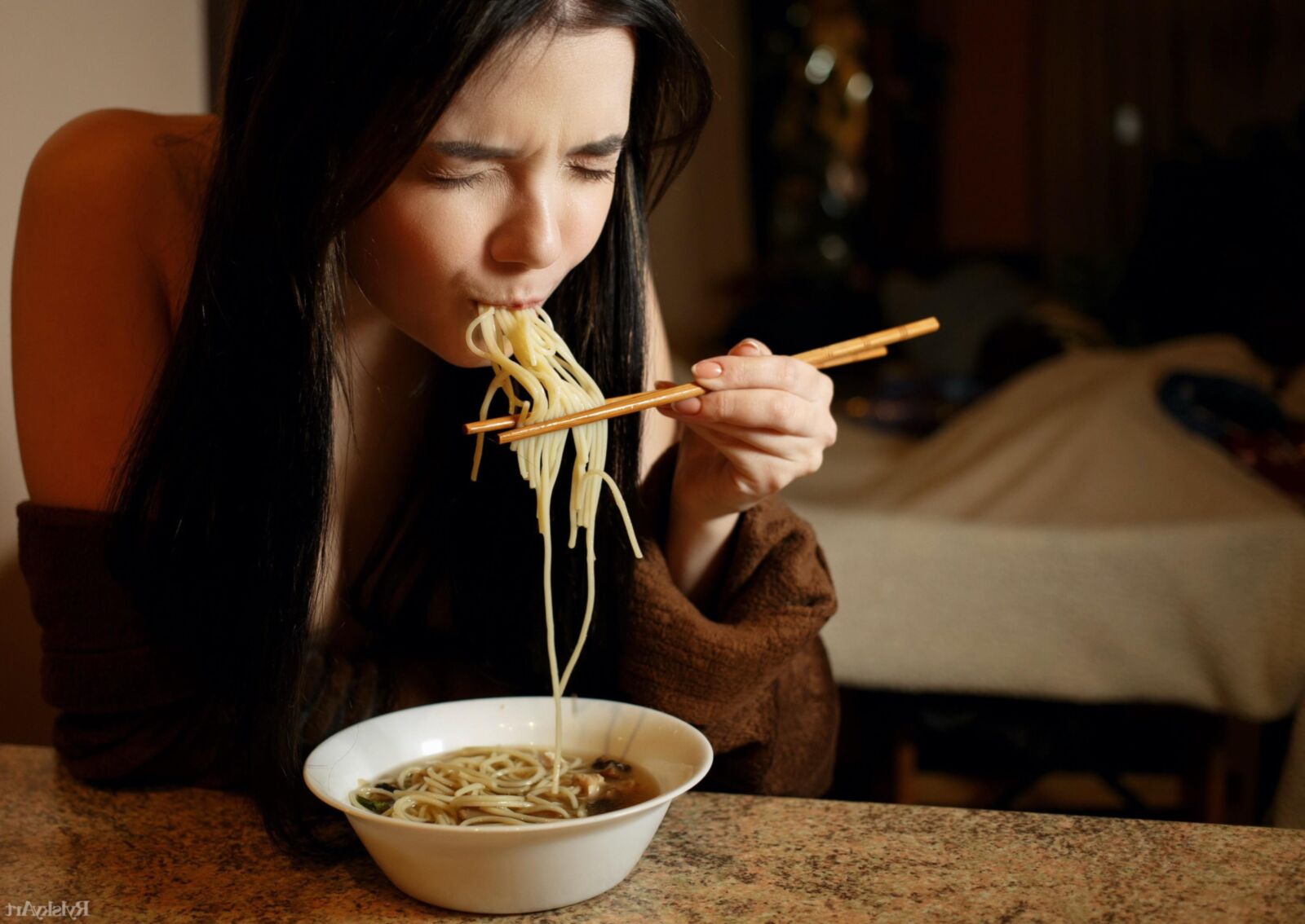 RylskyArt CHANRL FENN Noodles for breakfast