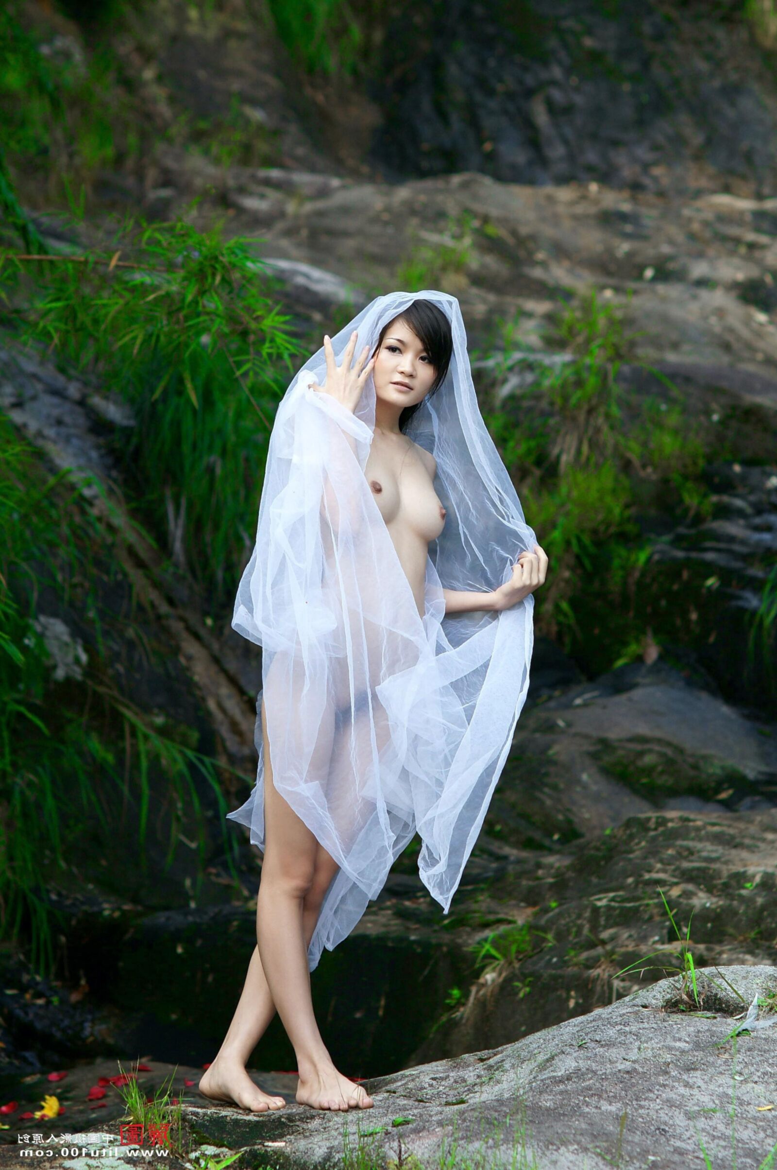 Litu ZHANG M At the lake