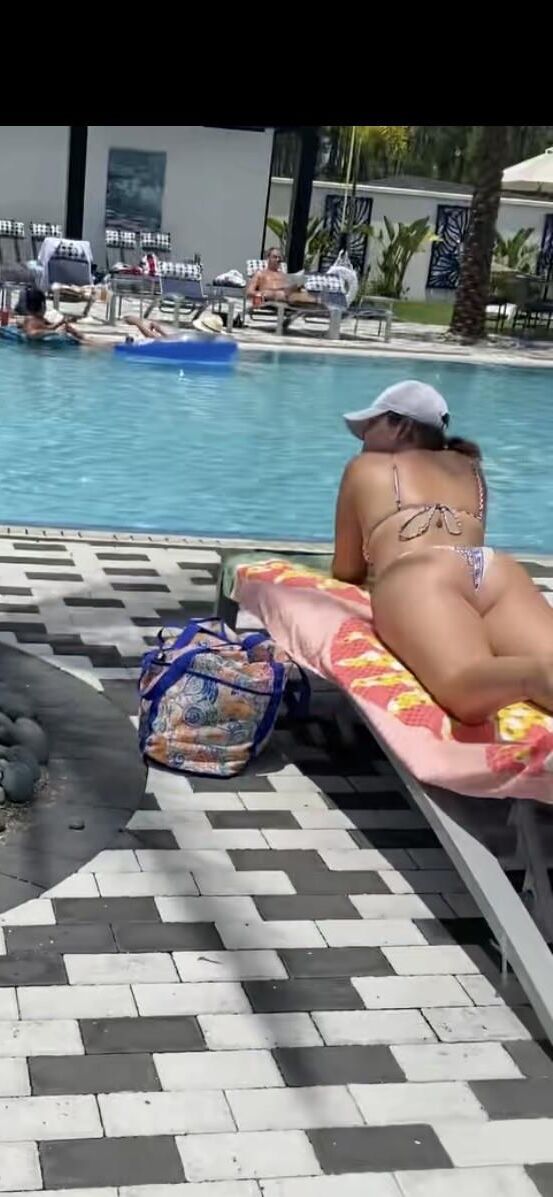 Feet and ass at the pool 