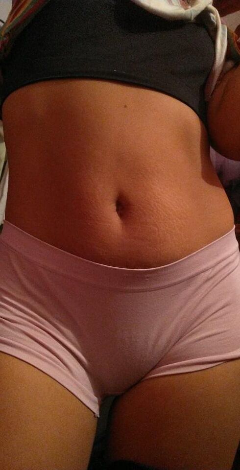 Skinny Latina Rossana B. in pink undies