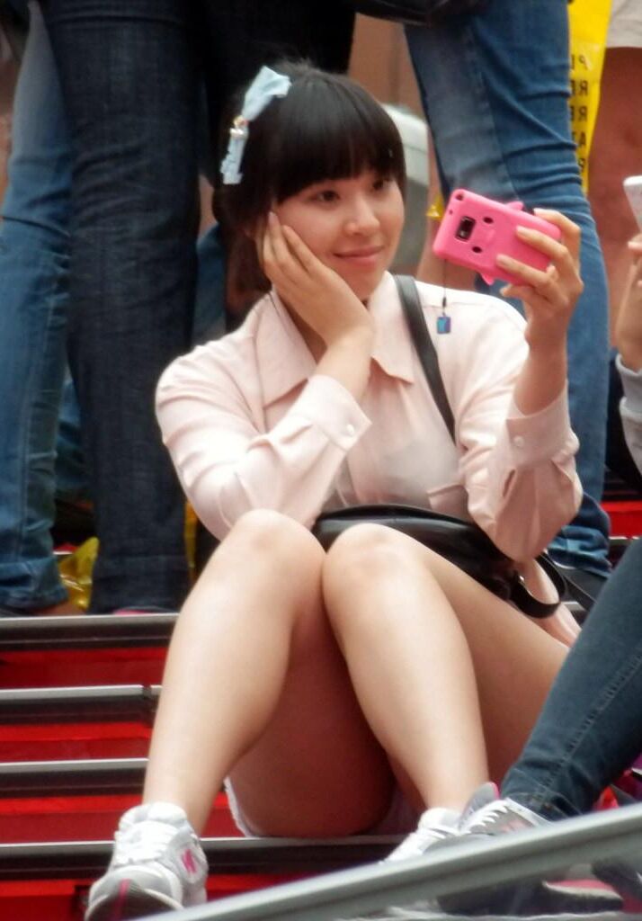 Flicking Finds of Beauty focus on candids