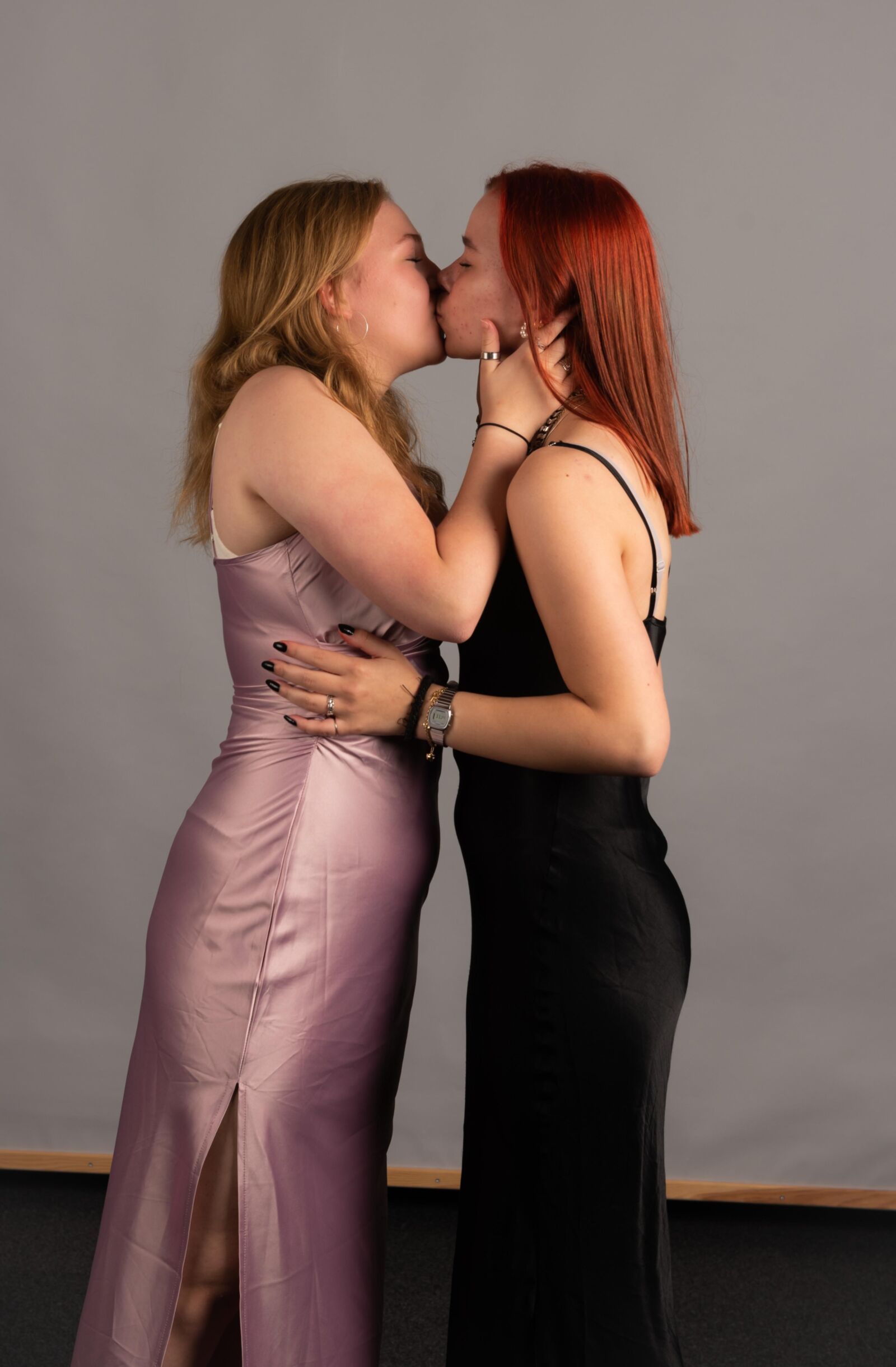...........,, LESBIAN OR BEST FRIENDS,,,,,,YOU CHOOSE.....,,,