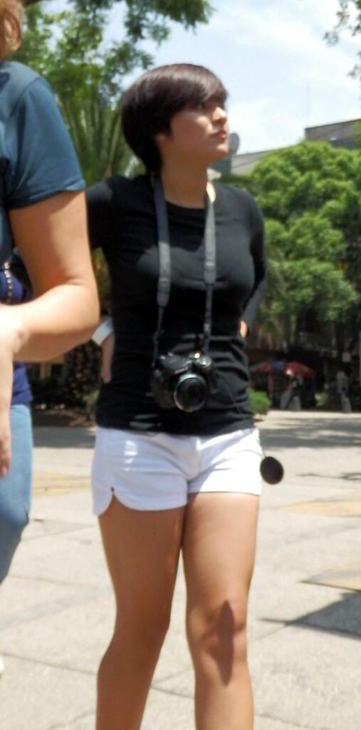 Flicking Finds of Beauty focus on candids