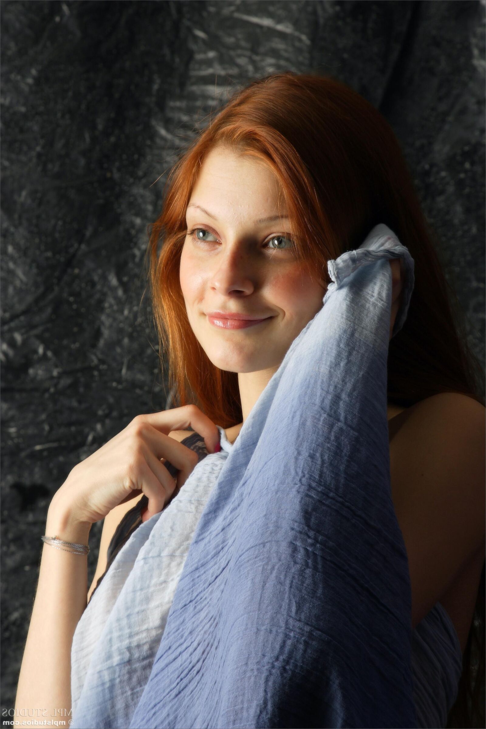 MPLStudios AVA Red hot