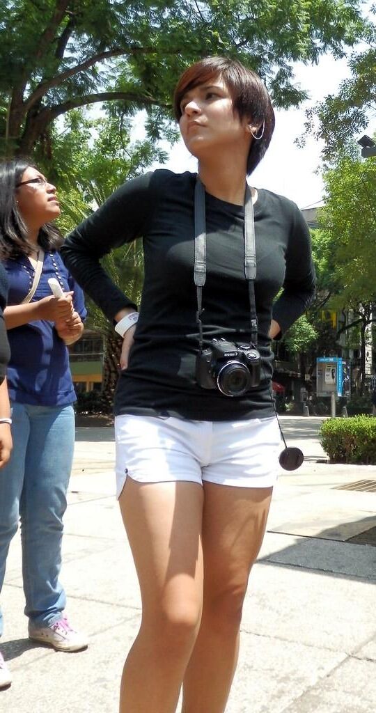 Flicking Finds of Beauty focus on candids