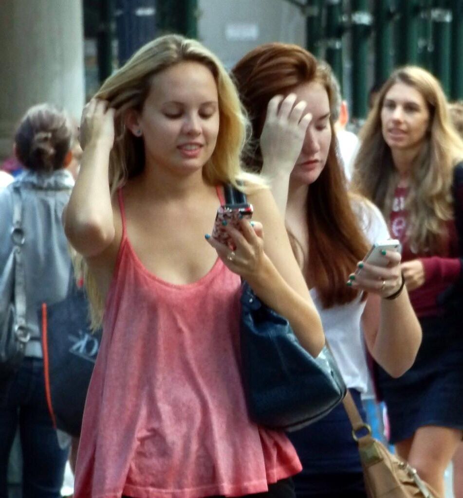 Flicking Finds of Beauty focus on candids