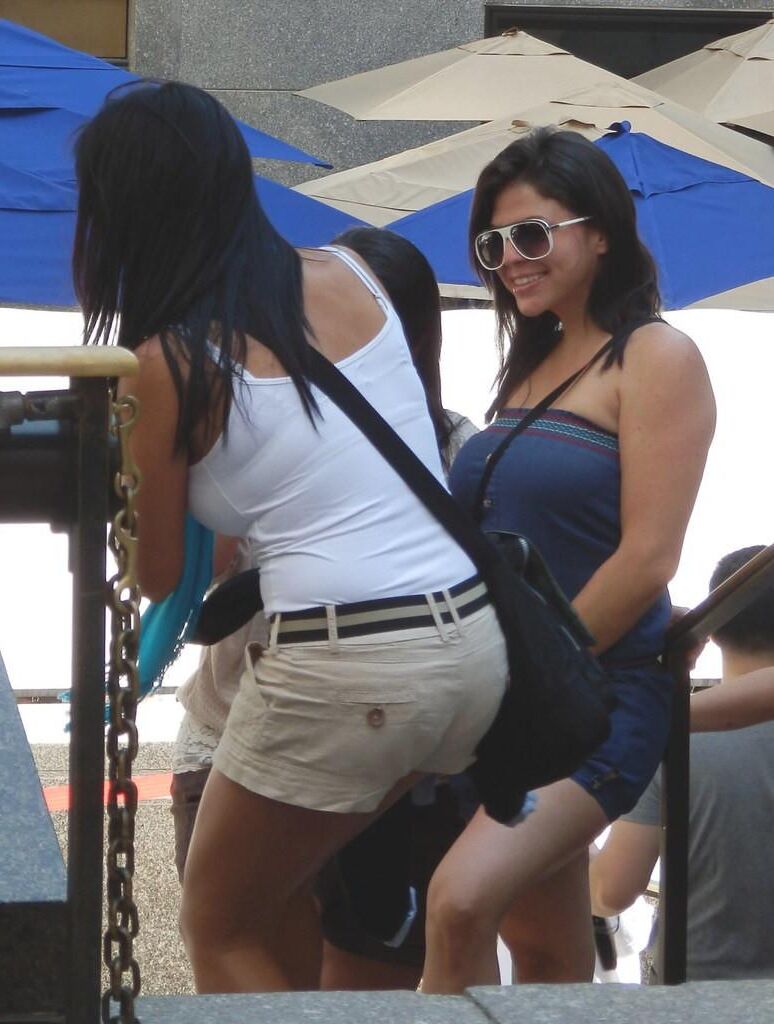 Flicking Finds of Beauty focus on candids