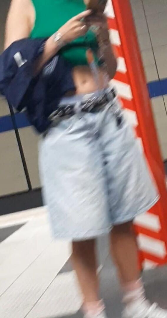 Streetgirls in shorts 