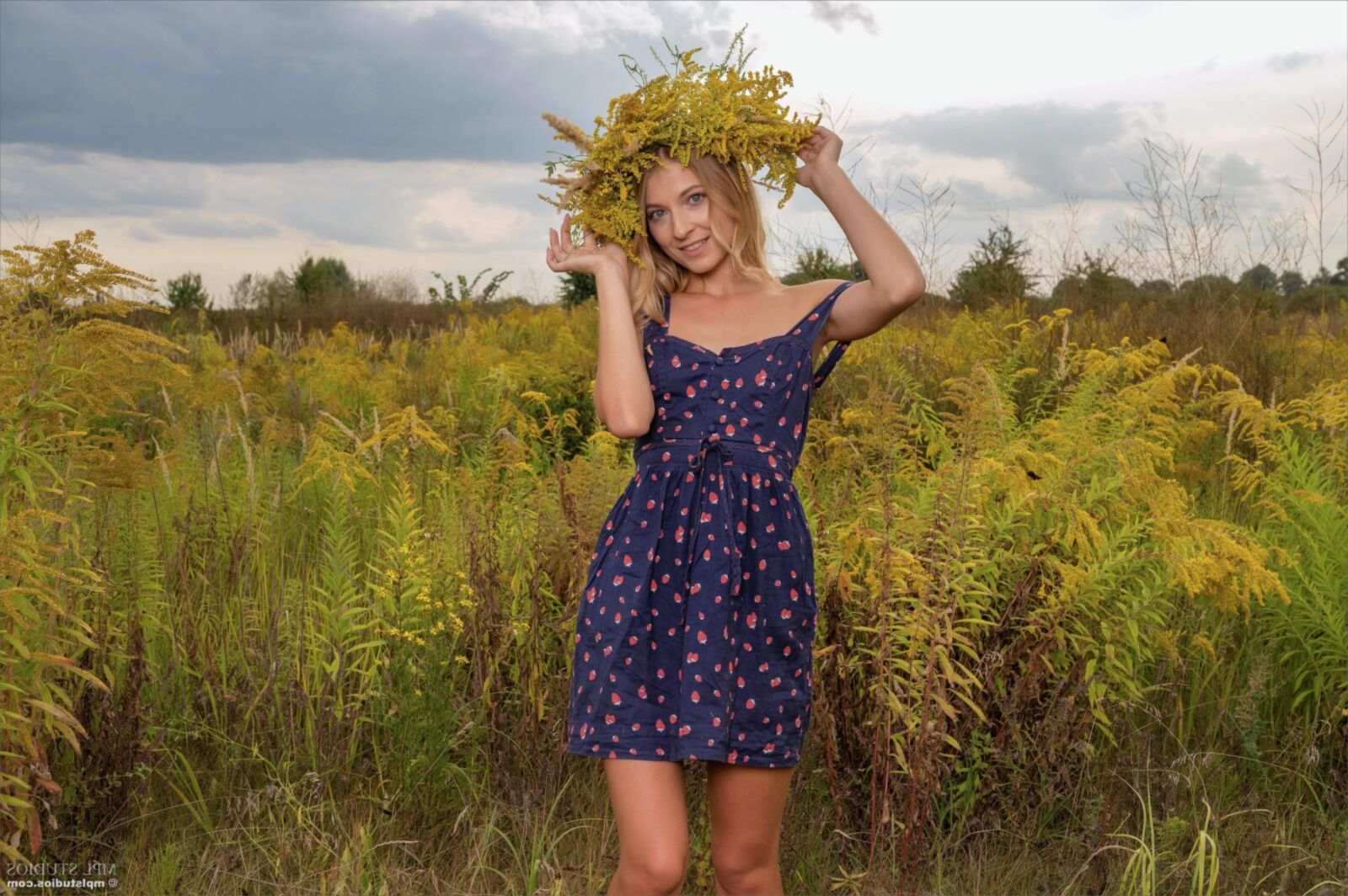 Mpstudios Emily Grace cueille des fleurs