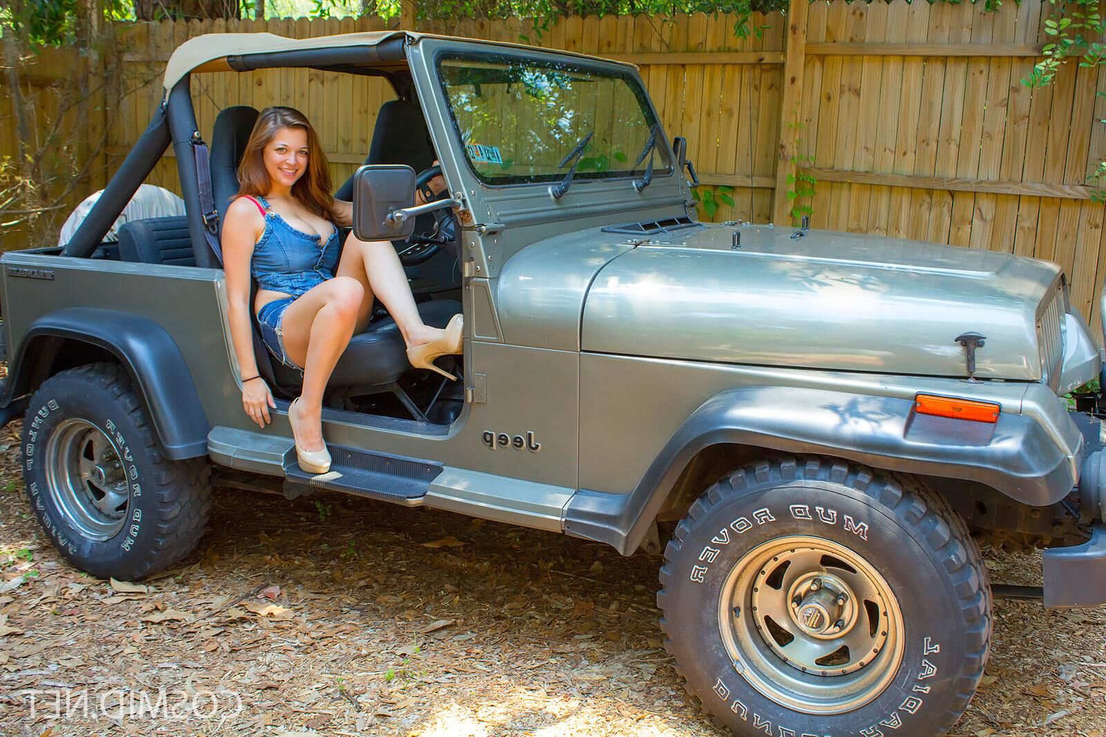 Cosmid Tessa Fowler Chicks Love Jeeps