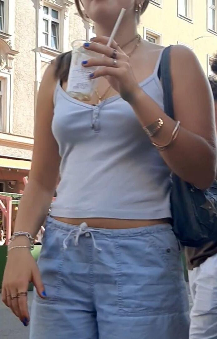 Streetgirls in shorts 