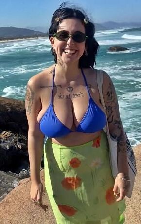 Stupide tatoué à base