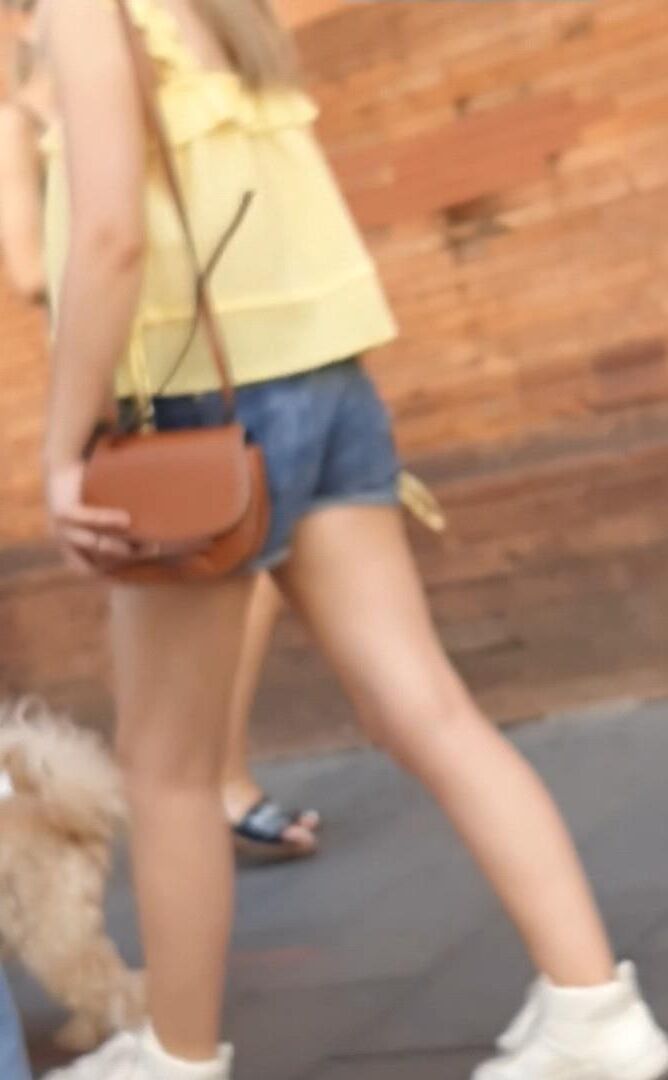 Streetgirls in shorts 