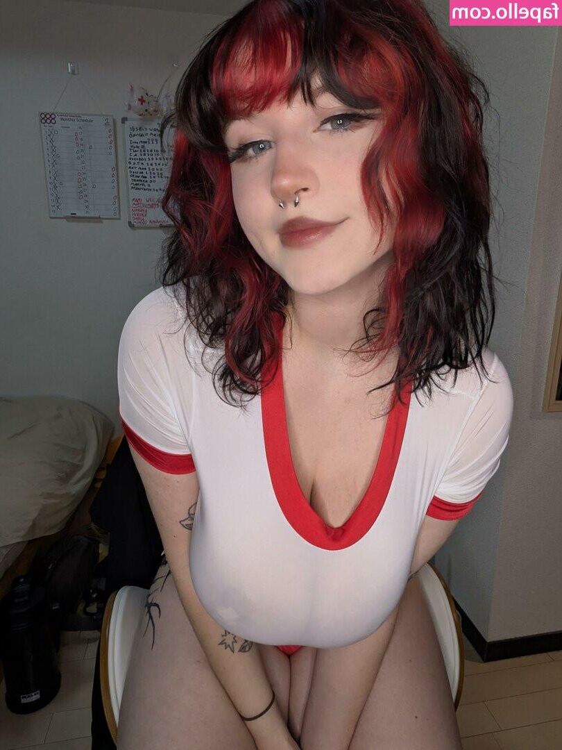 Enorme tittty e menina adolescente
