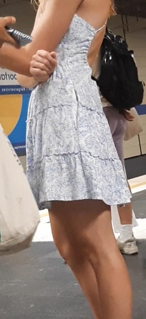 Braless Streetgirls 