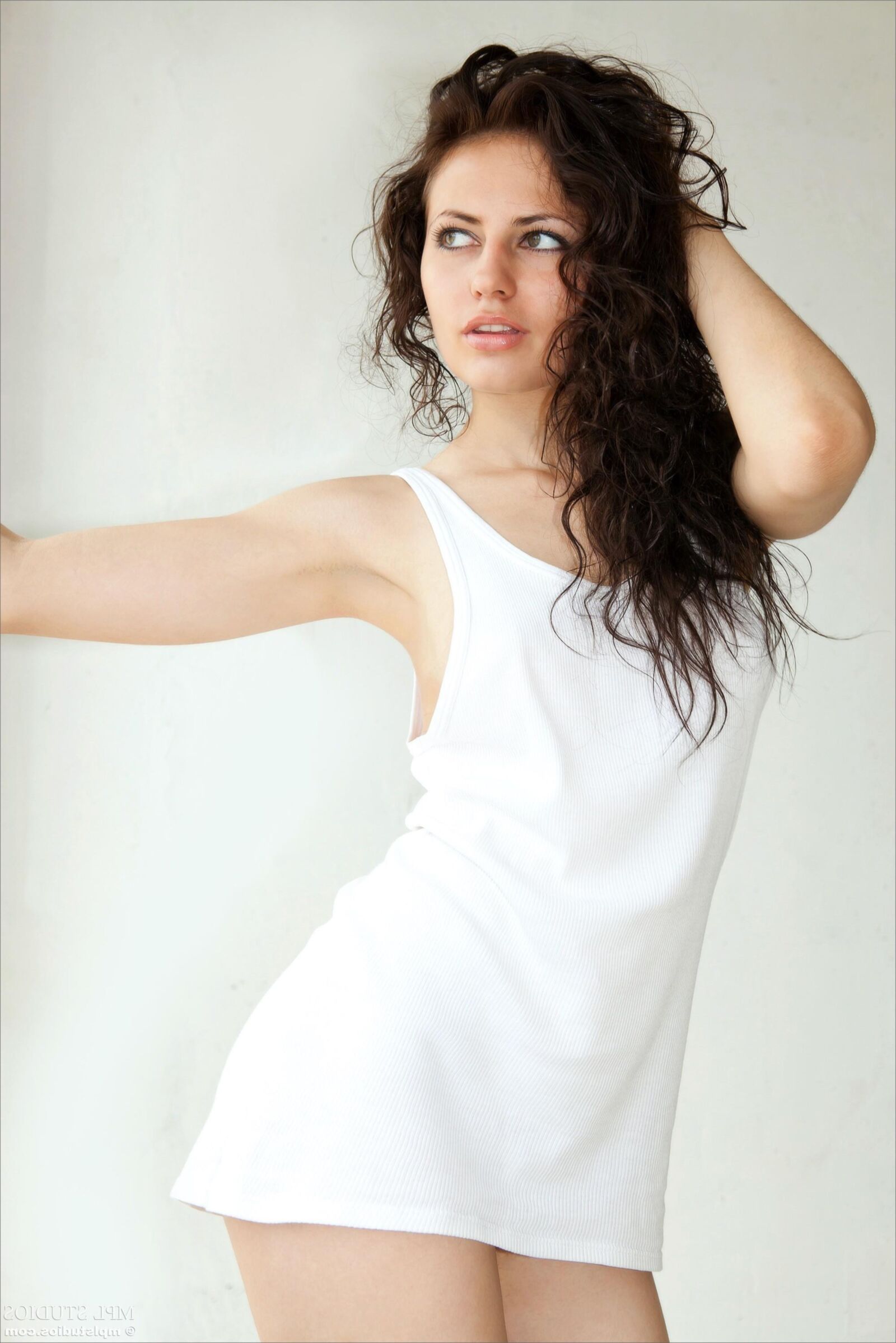 MPLStudios SOFI White elegance