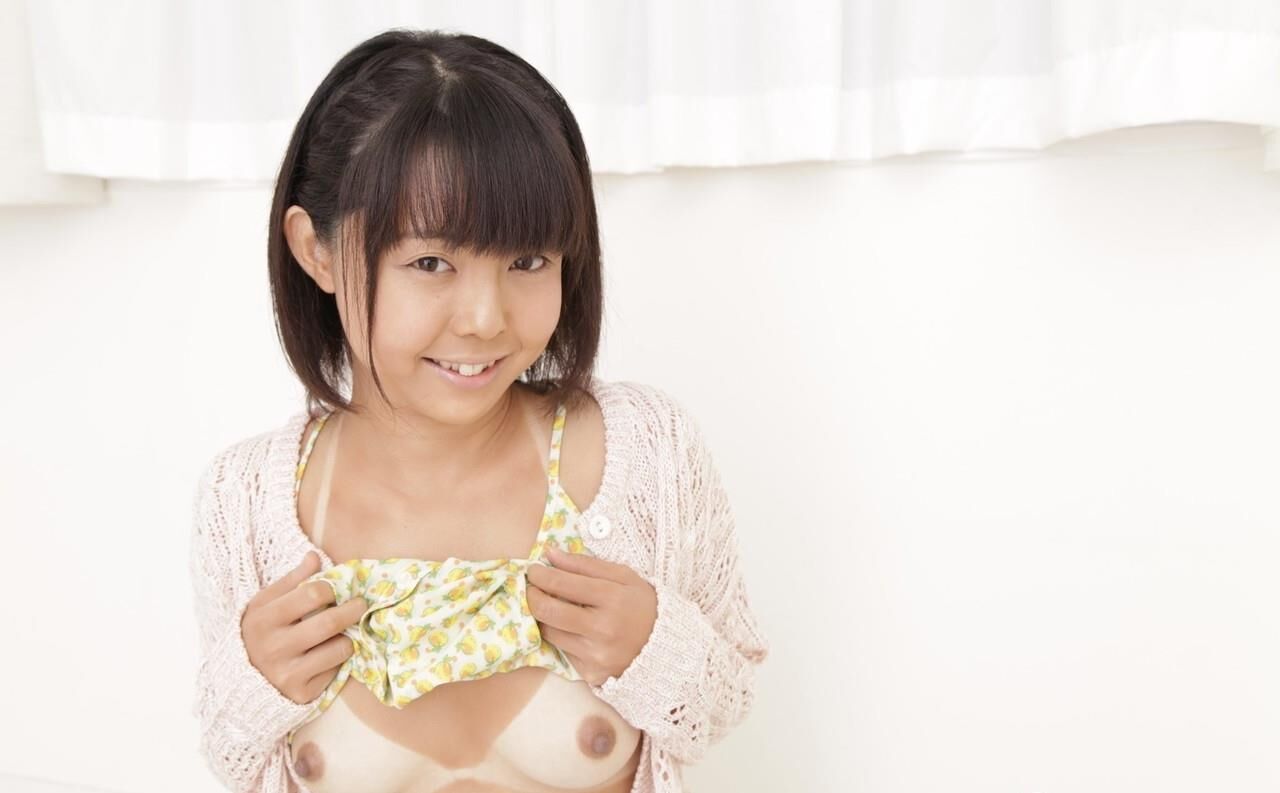 Délicieuse jeune japon \ 'à petita nichons