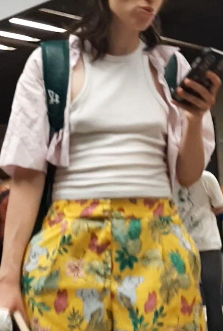 Braless Streetgirls 