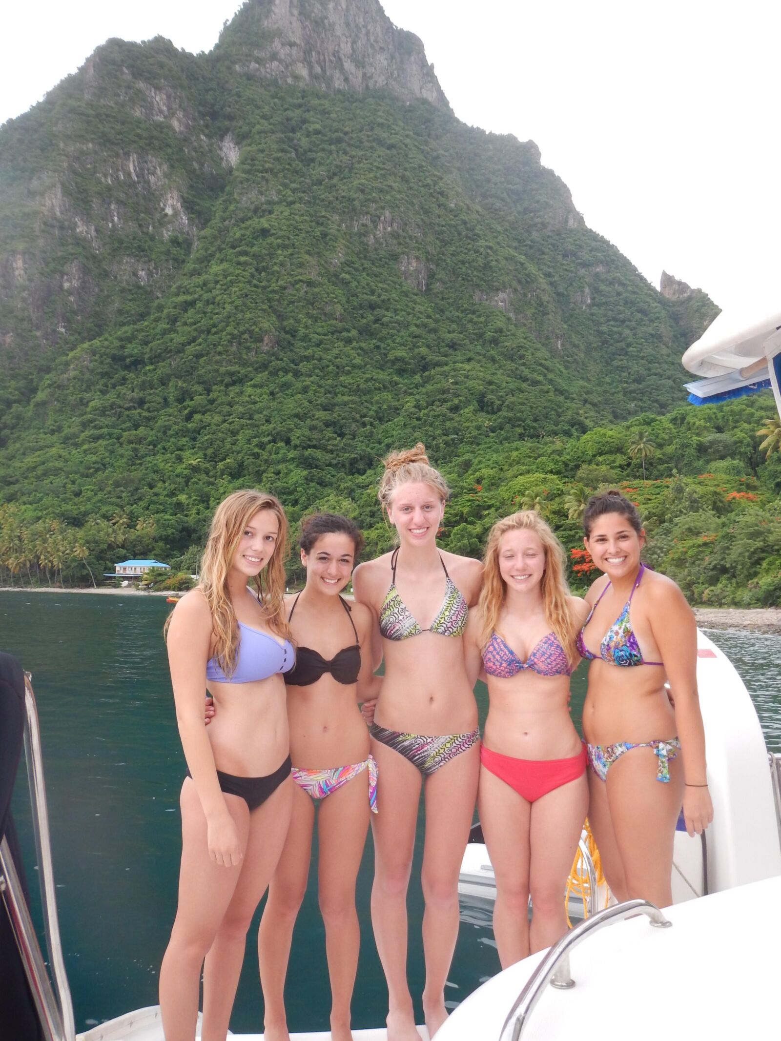 BIG BOOBS BABE Siam rocks a bikini