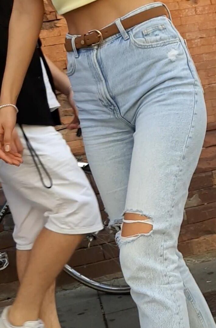 Streetgirls in shorts 