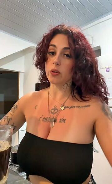 Stupide tatoué à base