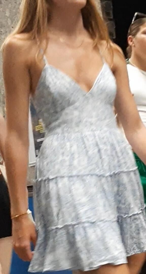 Braless Streetgirls 