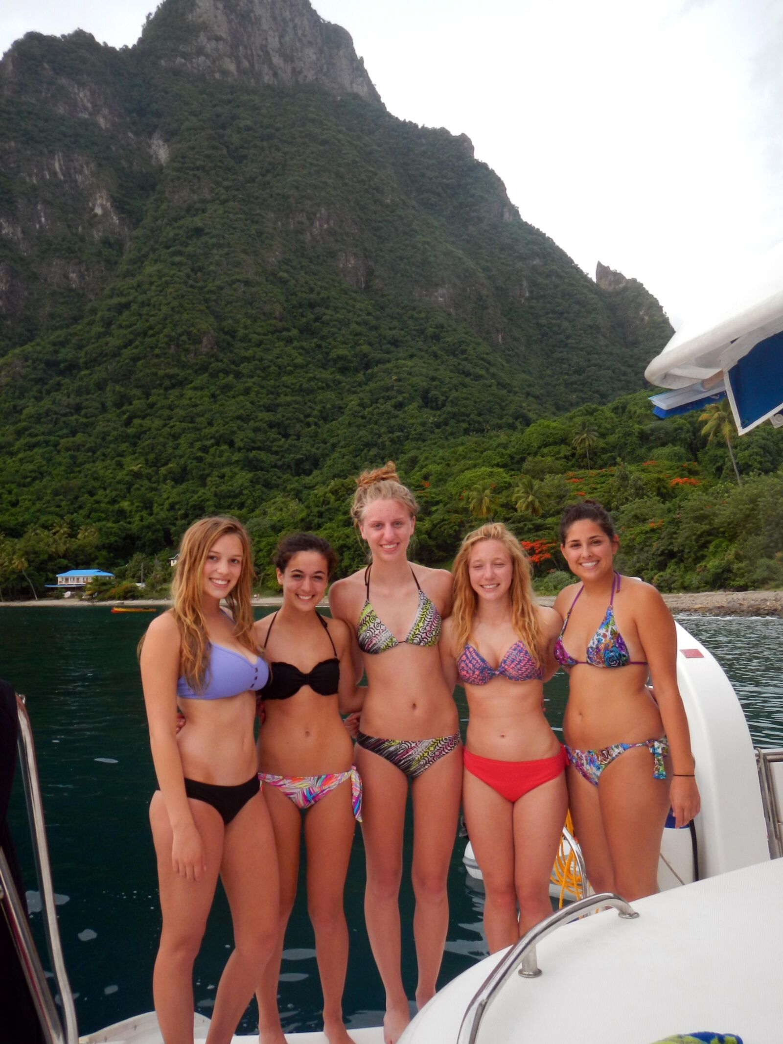 BIG BOOBS BABE Siam rocks a bikini