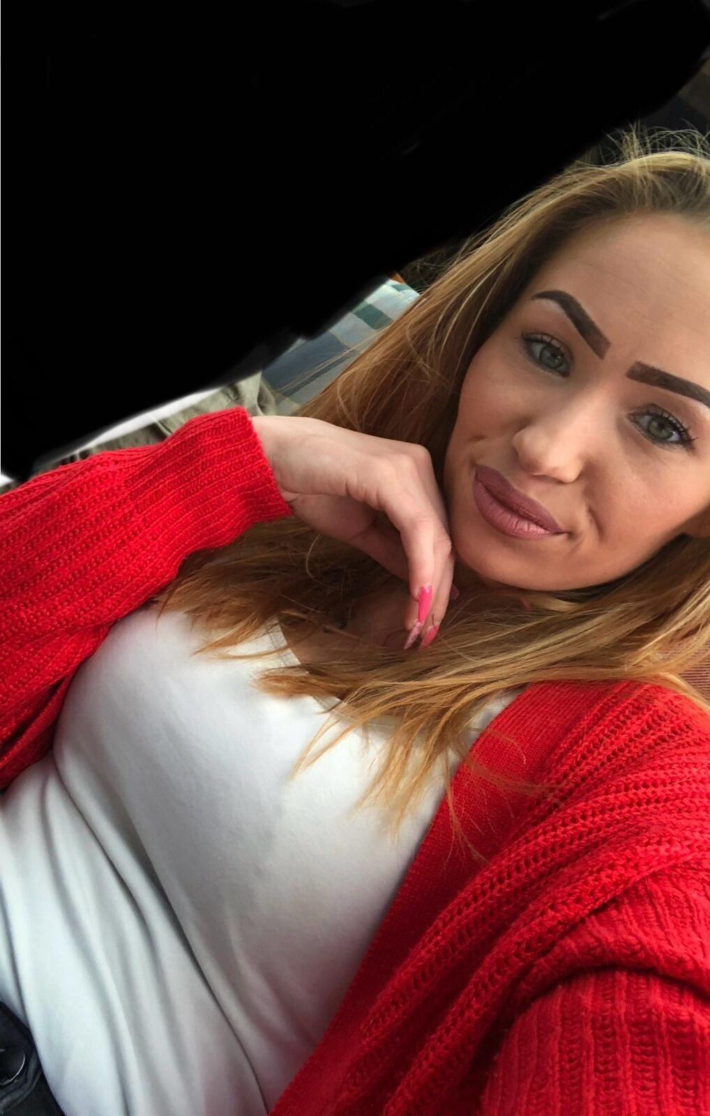 Comment her dirty if you wanna see her naked