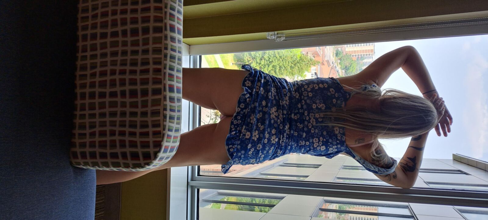 Hot window nudity qq