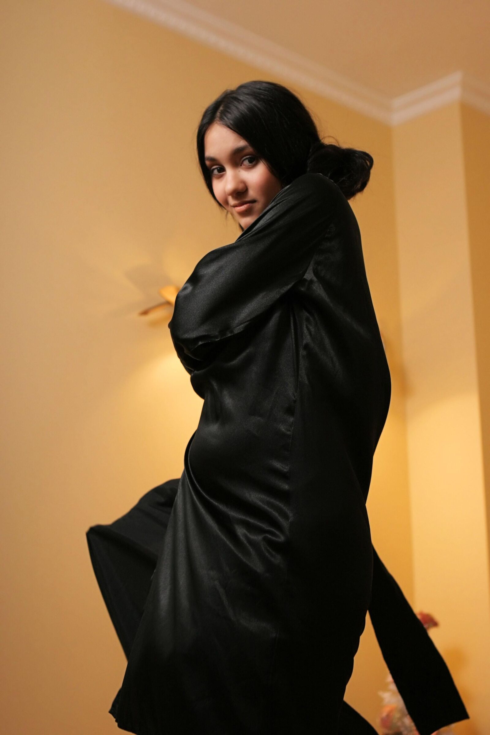 Kamilla / Maria asian teen girl in black robes