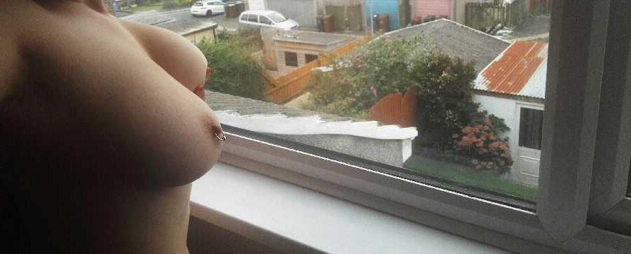 Hot window nudity qq