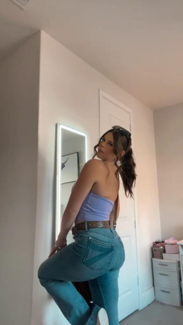 College Snowbunny PAWG for BBC: Emma H
