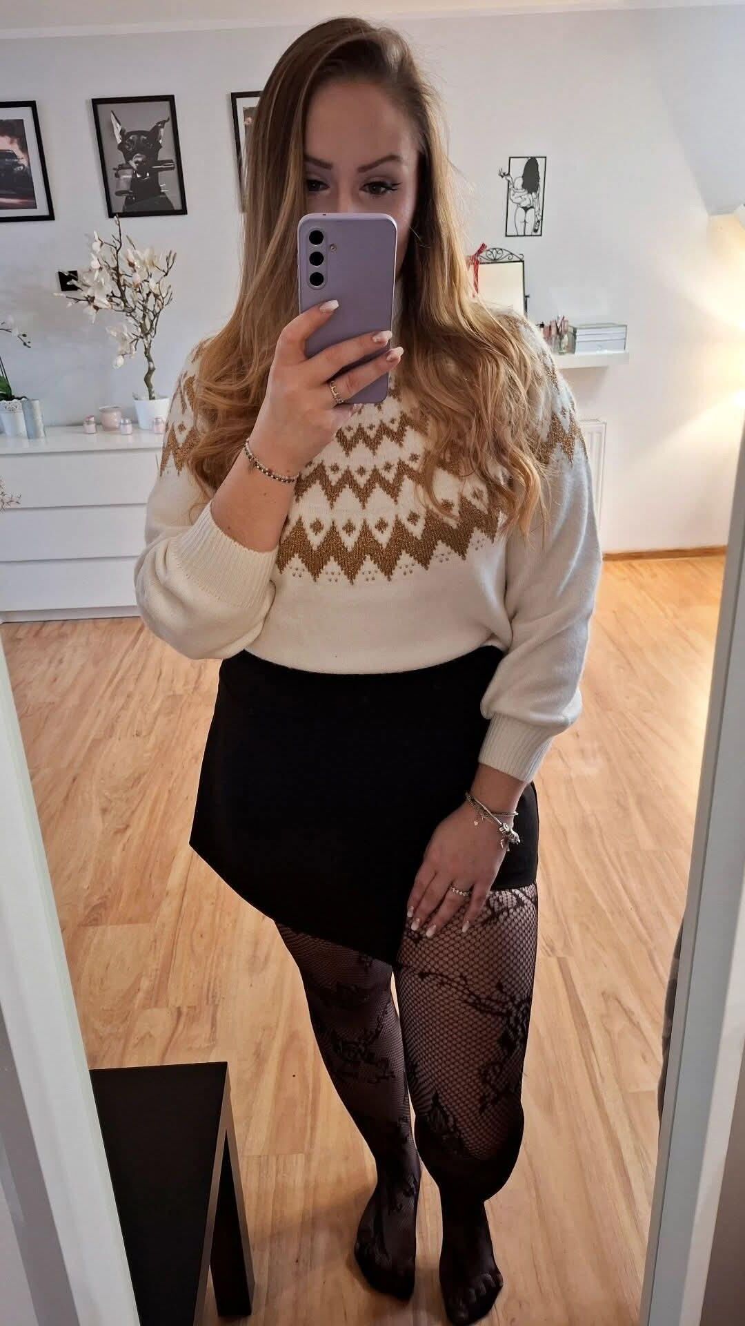 Pantyhosed ladies comment which one is for you