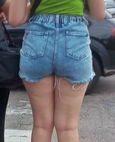 CANDID WHITE LIL PAWG
