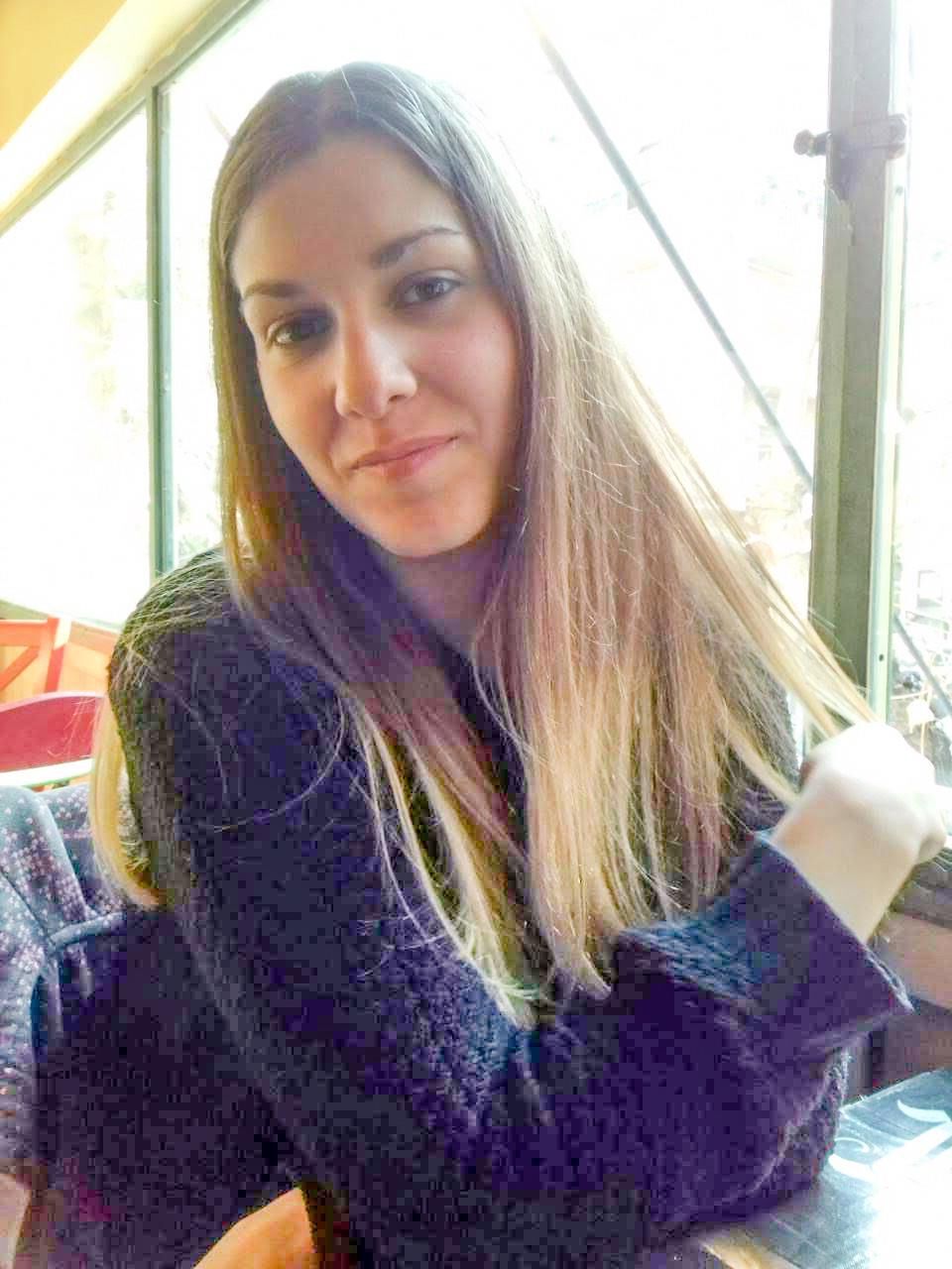 Horny Posing GF for dirty comments and cum tributes