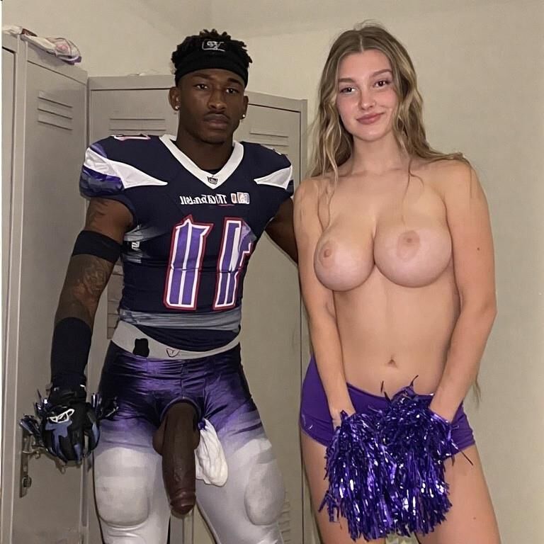 Football season is in the air (AI)