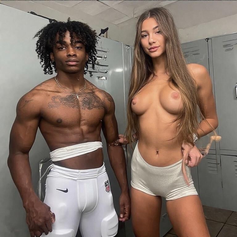 Football season is in the air (AI)