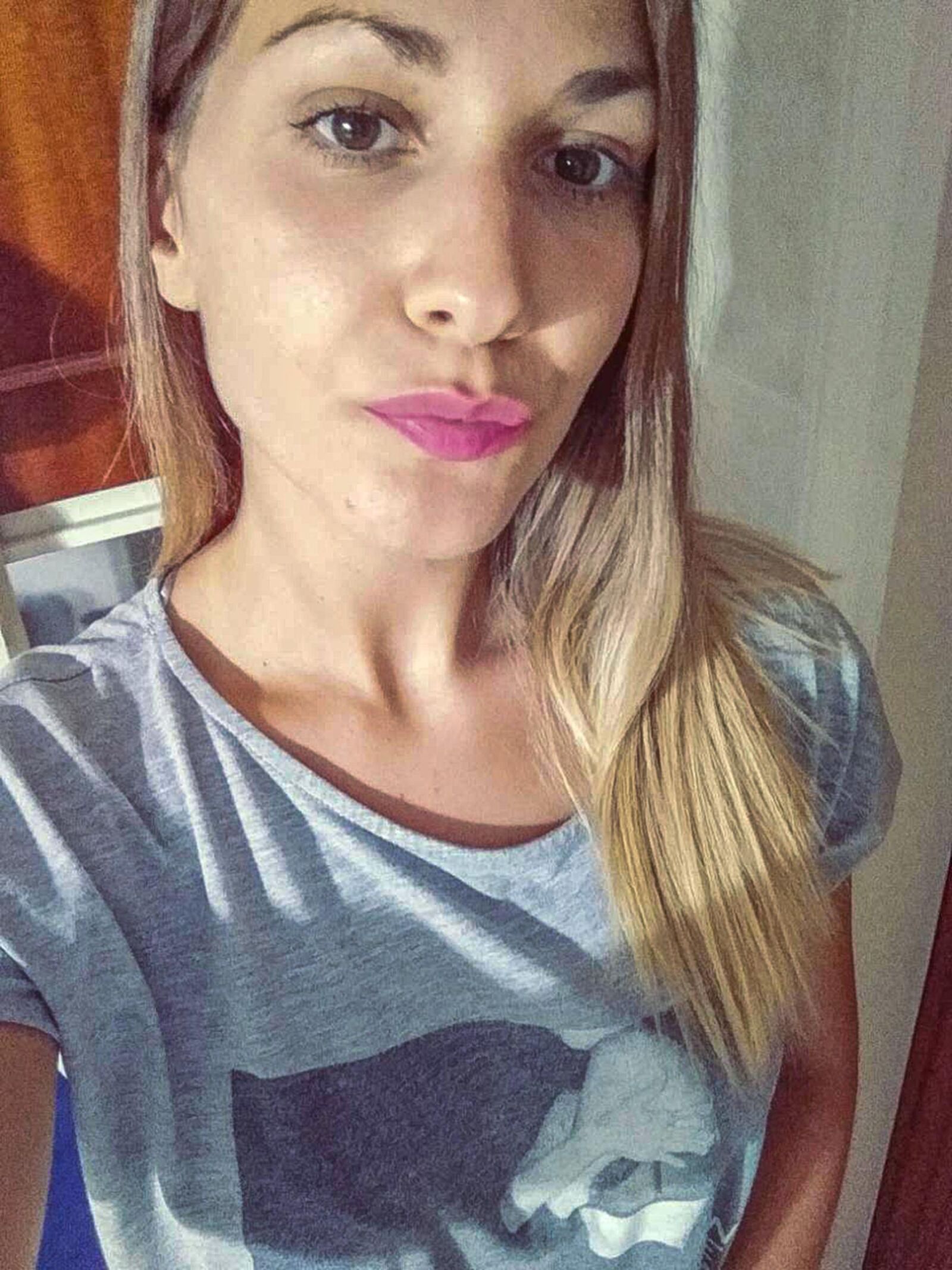 Horny Posing GF for dirty comments and cum tributes