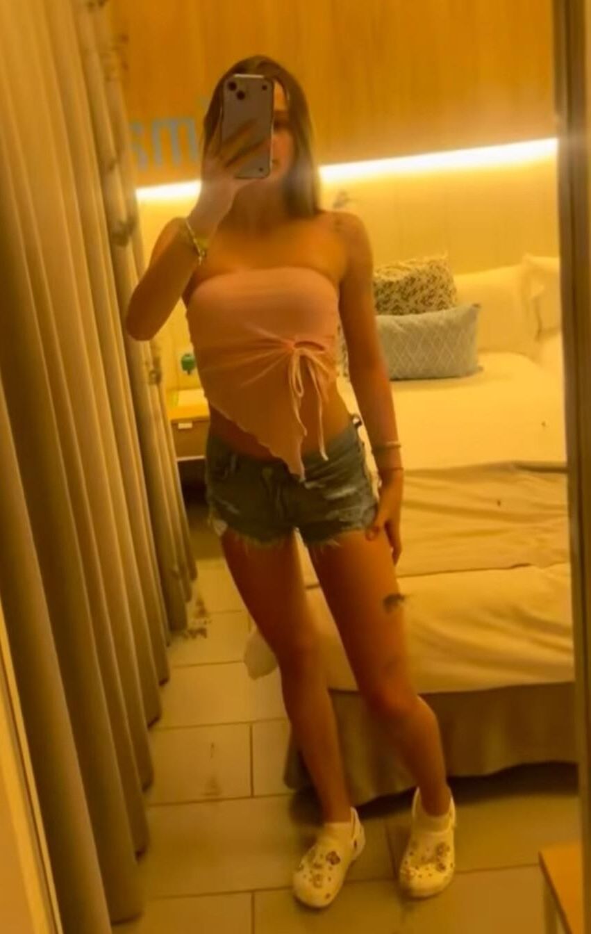 Leah tighter than a vice this doll will make men cum in SECONDS!