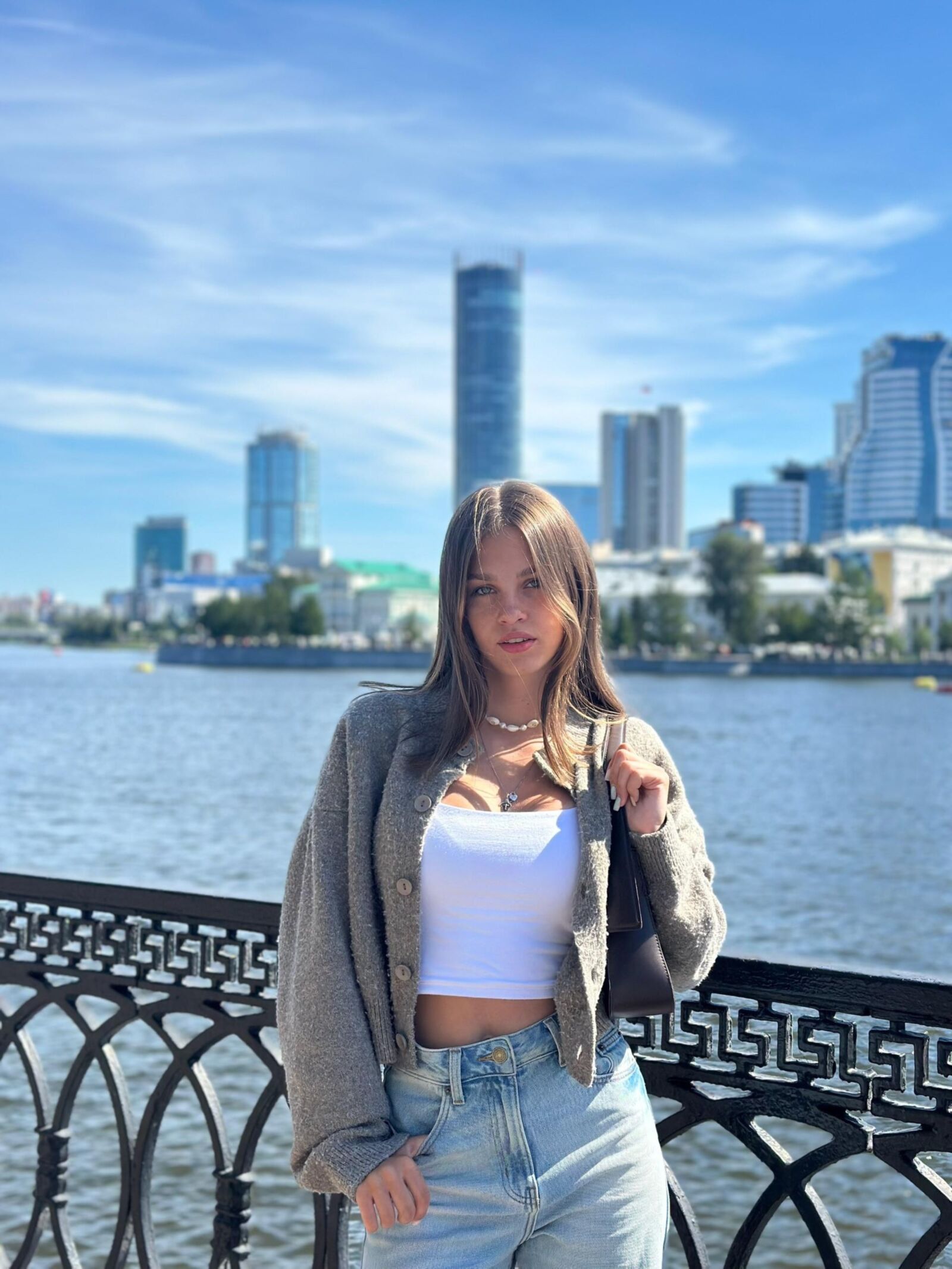 ヌード以外の娘は混ざり合っています