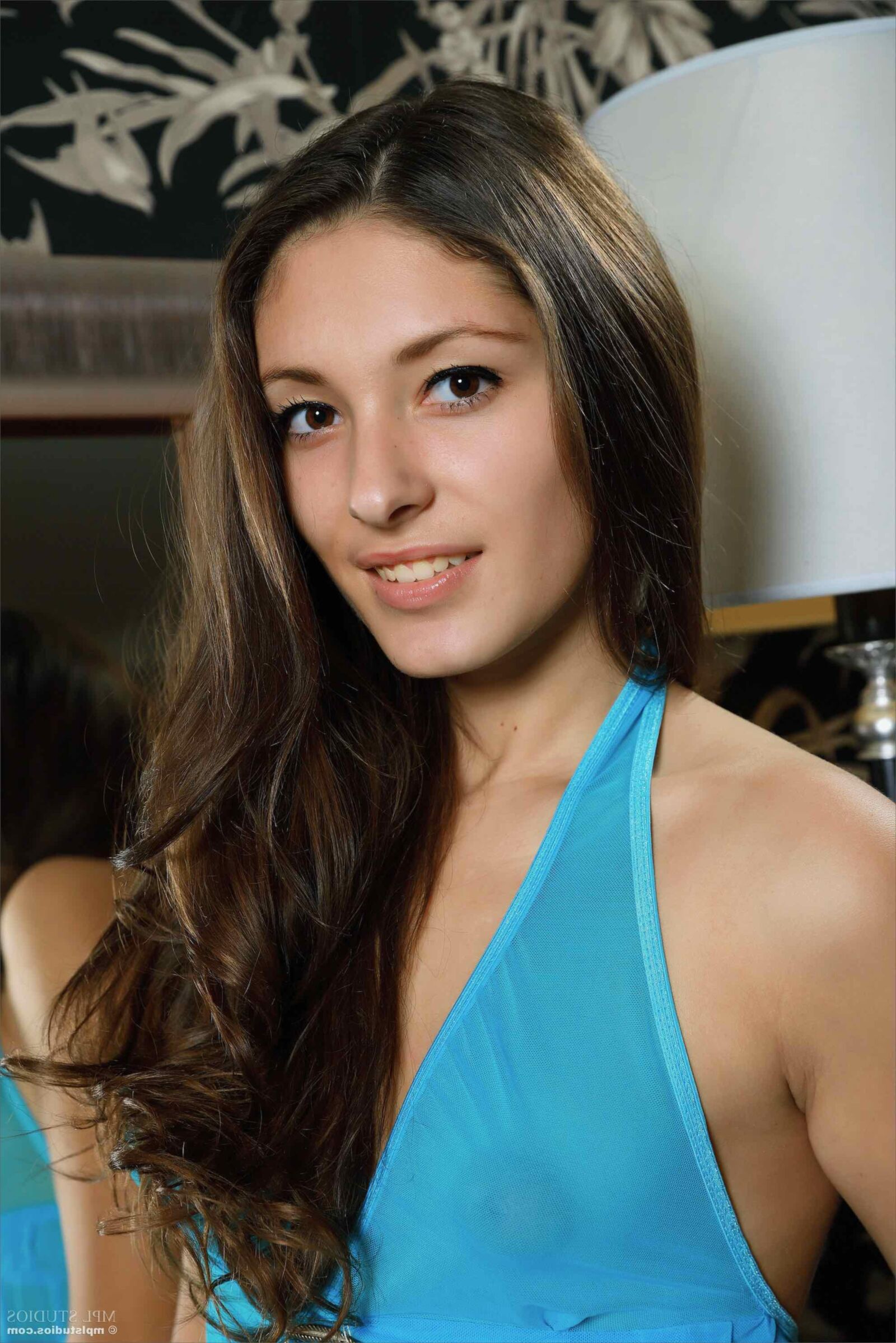 MPLStudios HAILEY Feeling sexy
