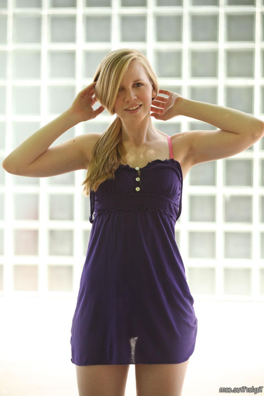 TaylorTrue TAYLOR Naughty outside