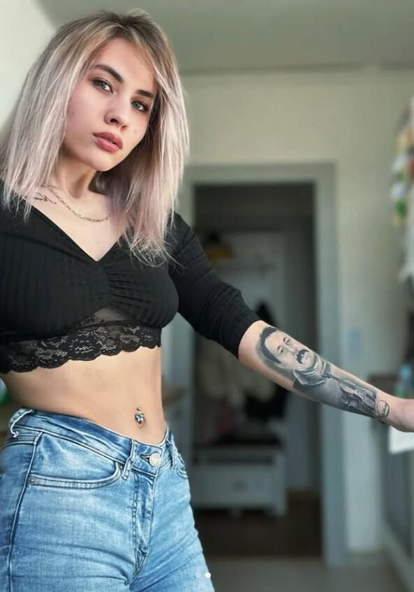 Adolescente gitana serbia con strong culo parte II
