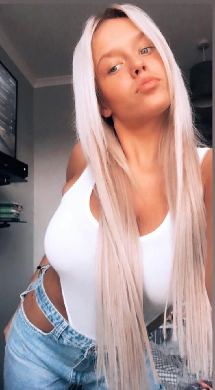 Caitlin expôs seus enormes peitos britânicos em um pornô