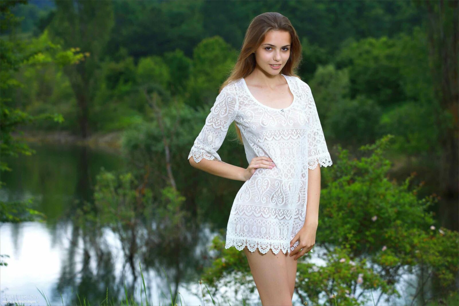 Mplstudios elle colhendo flores